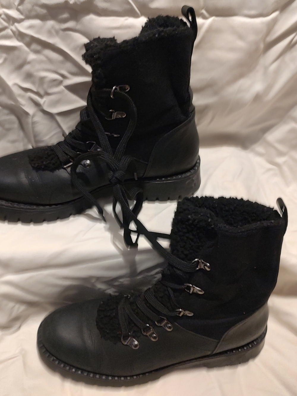 Women’s Black Faux-Shearling Lace-Up Winter Boots Bootlegger Size 9